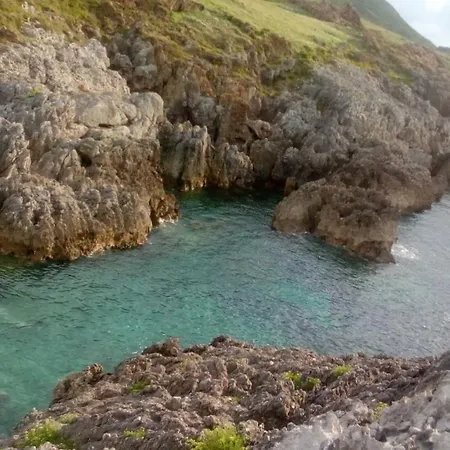 La Casa De Consuelo 3 *